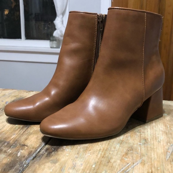 New day chunky heel ankle boots. - Picture 1 of 4